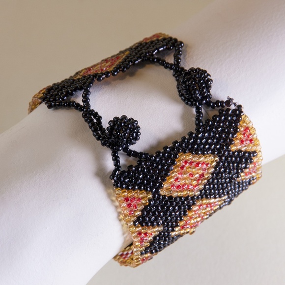 Vintage hand beaded cuff wrap bracelet diamond pattern - Picture 4 of 5